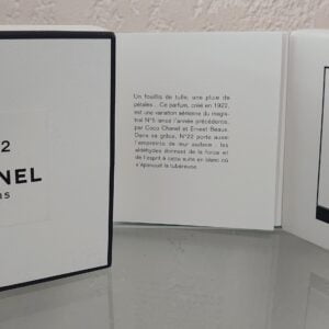 N° 22 - Boite Cartonnée avec Livret - EDT 4 ML de CHANEL