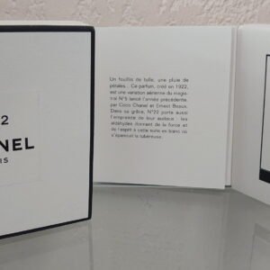 N° 22 - Boite Cartonnée avec Livret - EDT 4 ML de CHANEL