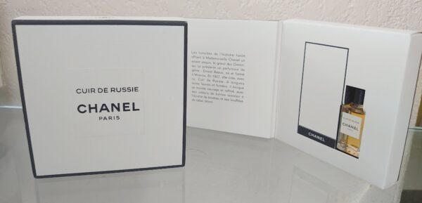 CUIR DE RUSSIE - Boite Cartonnée avec Livret - EDT 4 ML de CHANEL