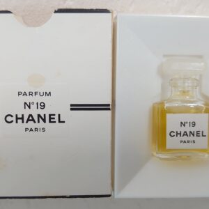 N° 19 - Bakelite - PARFUM 1,5 ML de CHANEL
