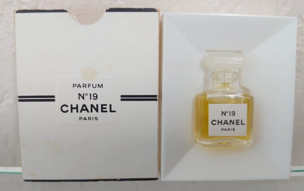 N° 19 - Bakelite - PARFUM 1,5 ML de CHANEL