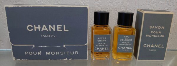 COFFRET POUR MONSIEUR - EDC 19 ML + AS 19 ML + Savon de CHANEL