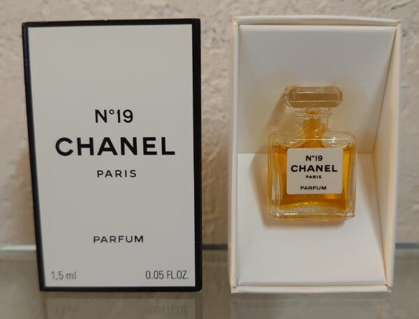 N° 19 - PARFUM 1,5 ML de CHANEL