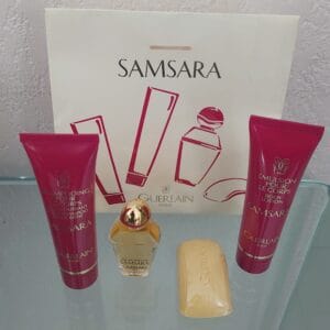 COFFRET SHALIMAR- EDT 7,5 ML + Emulsion Corps 25 ML + Shampooing Corps 25 ML + Savon 25 g. de GUERLAIN