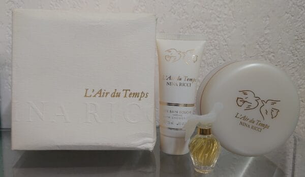 COFFRET L' AIR DU TEMPS - EDT 2,5 ML + Poudre Corps 30 g. + Gel 30 ML de RICCI