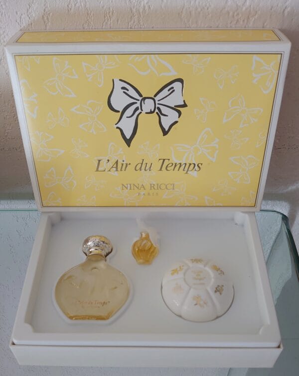 COFFRET L' AIR DU TEMPS - EDT 25 ML + Parfum 3,5 ML + Savon 25 g. de RICCI