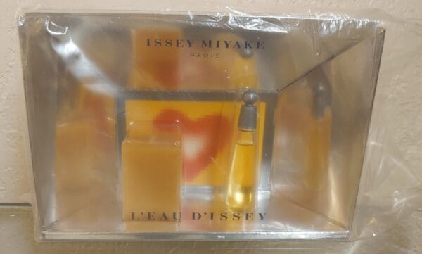 COFFRET L' EAU D' ISSEY - EDT 3 ML + Bougie 38 g. de MIYAKE