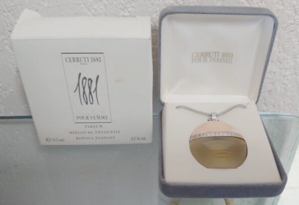 1881 POUR FEMME - Pendentif - PARFUM 3,7 ML de CERRUTI