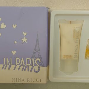 COFFRET LOVE IN PARIS - EDT 5 ML + Lait 25 ML + Gel Douche 25 ML de RICCI