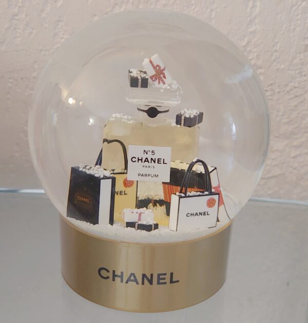 BOULE A NEIGE - Boite Blanche de CHANEL