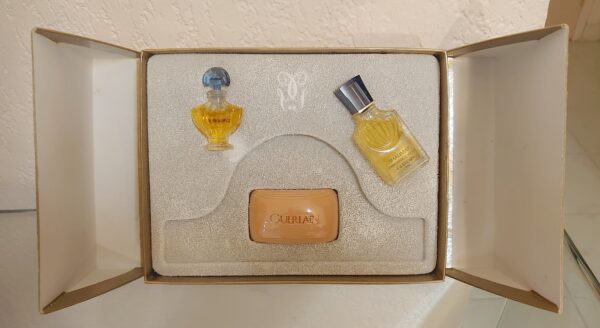 COFFRET SHALIMAR - Parfum 2 Ml + PDT 7,5 ML + Savon 25g. de GUERLAIN