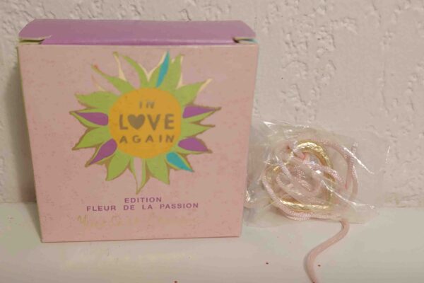 IN LOVE AGAIN - Pendentif Fleur de Passion de SAINT LAURENT