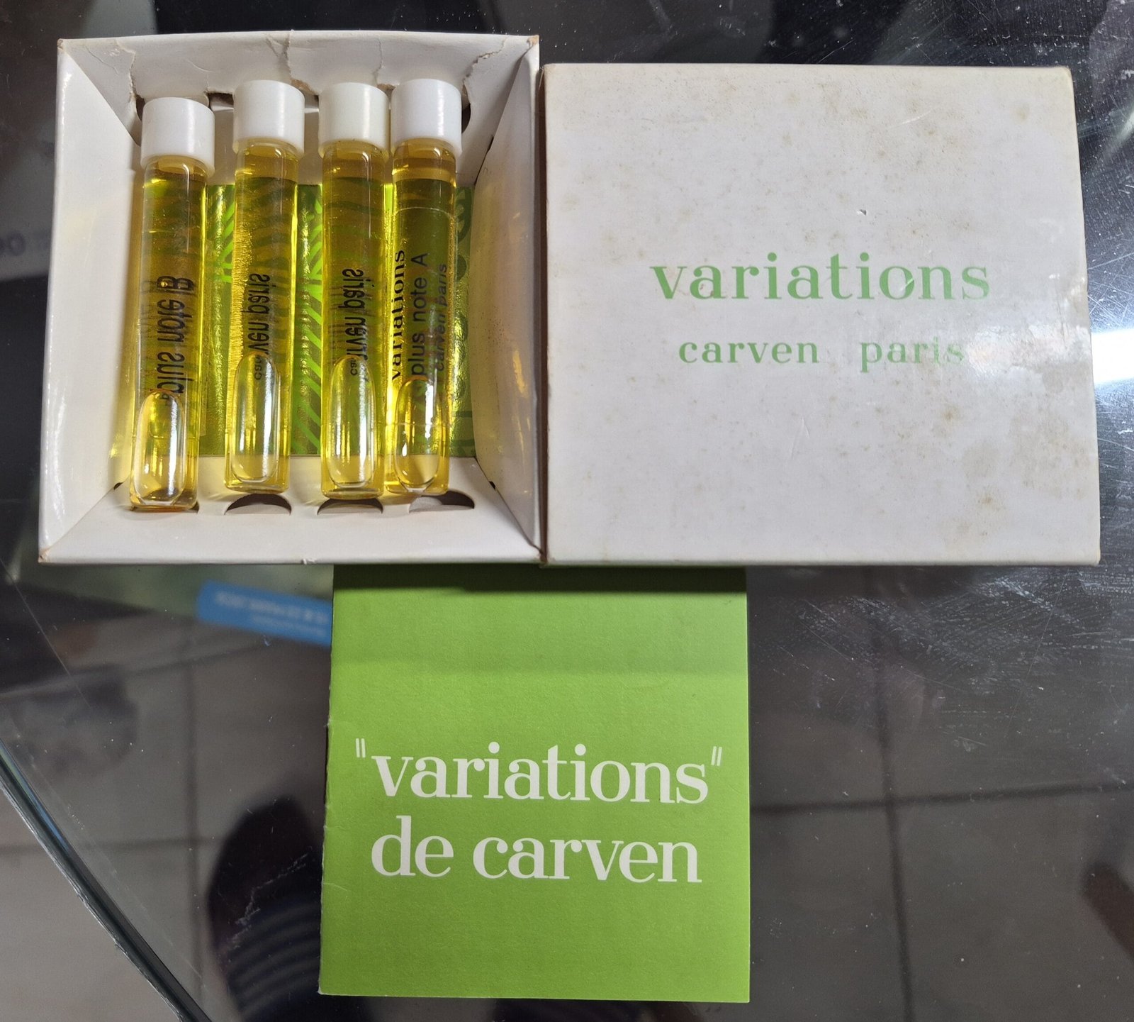 VARIATIONS – Mini Coffret d’ echantillonnage 4 X Parfums 2 ML de CARVEN